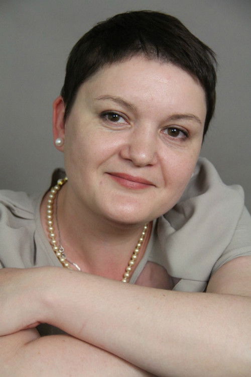 Irina Anokhina as Soviet Customs Officer 1