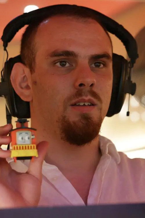 Filippo Manfredi as Dr. Max Powell