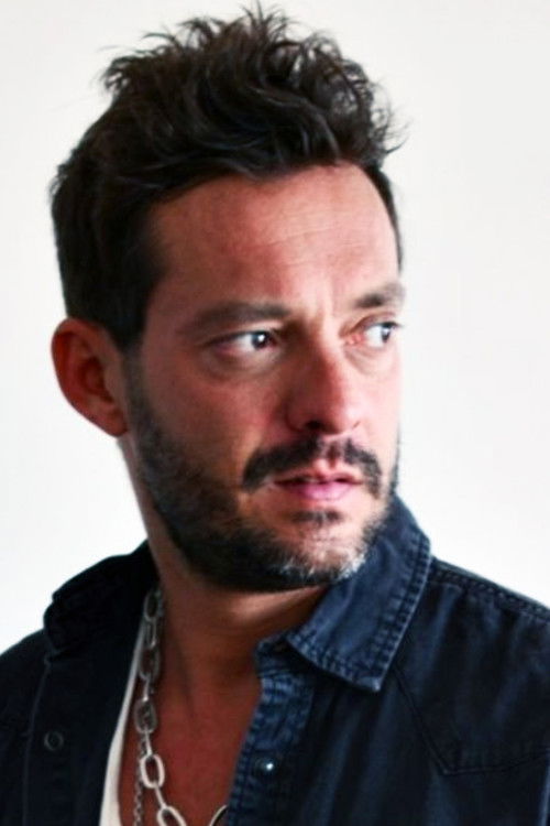 Pablo Cerri as Santiago