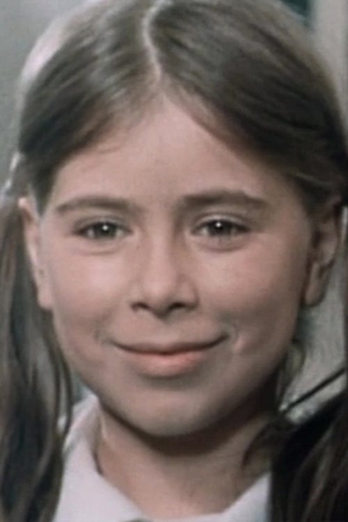 Tündi Kassai as Ági