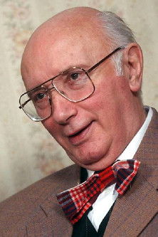 Dušan Poček as Predsednik psihijatrijske komisije