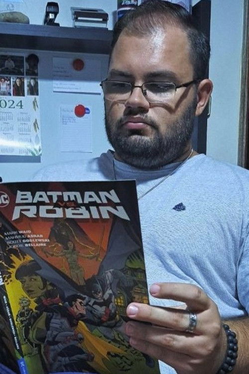 Francisco Duarte Lopes as Gustavo