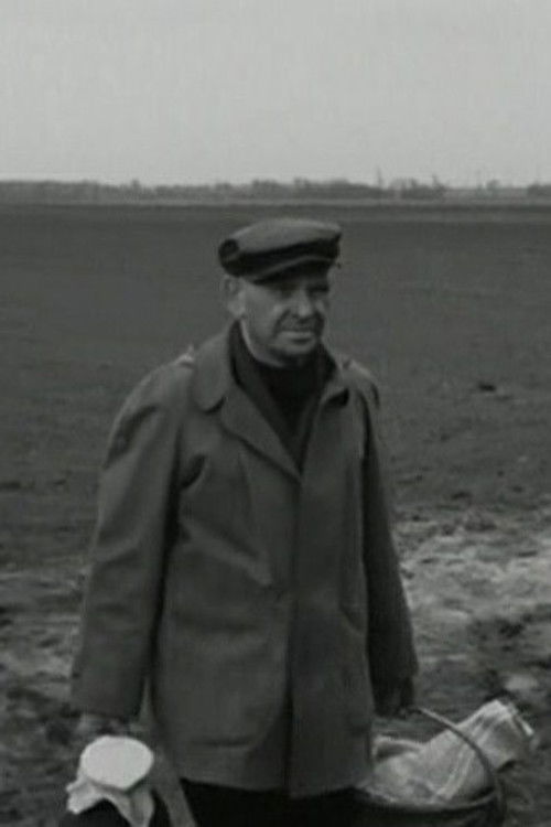 Florian Wolny as Skipper Veit
