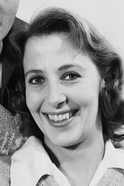 Mette Lange-Nielsen as Kontordame