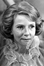 Elfriede Kuzmany as Nora