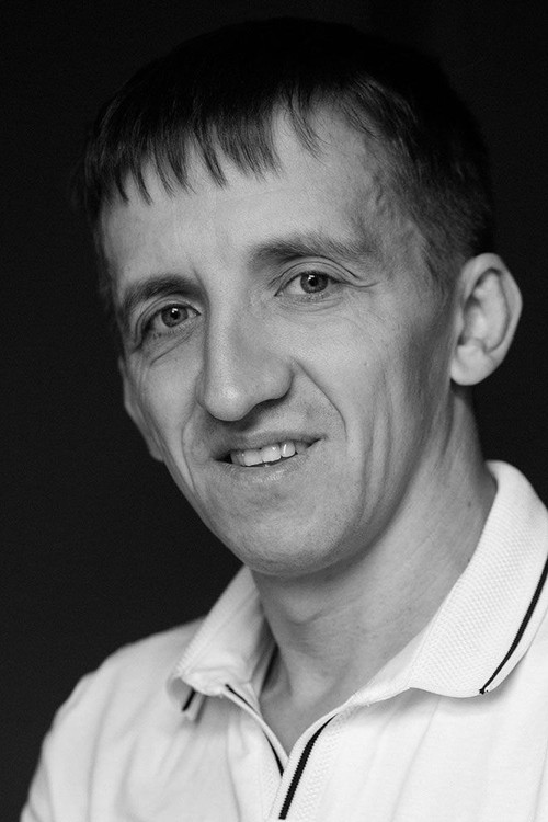 Ragnar Halmann as Refugee