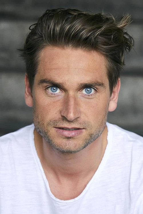 Ilja Baumeier as Dave / Ben