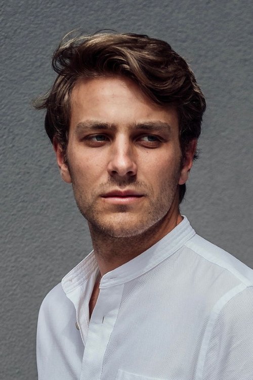 Frederik Götz as Alexander Verhoven