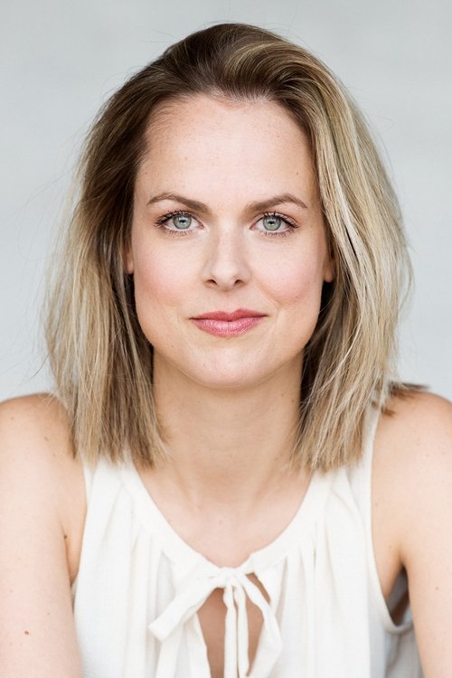 Ansia Wilscam Desjardins as Bettina's friend