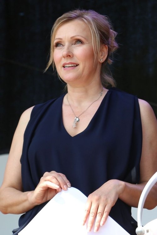 Dana Golombek as Karin Bellag