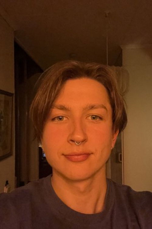 Toft Svedjeland as Billy