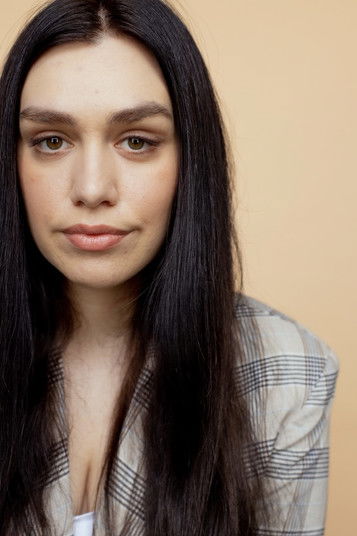 Nina Madzirov as Alex