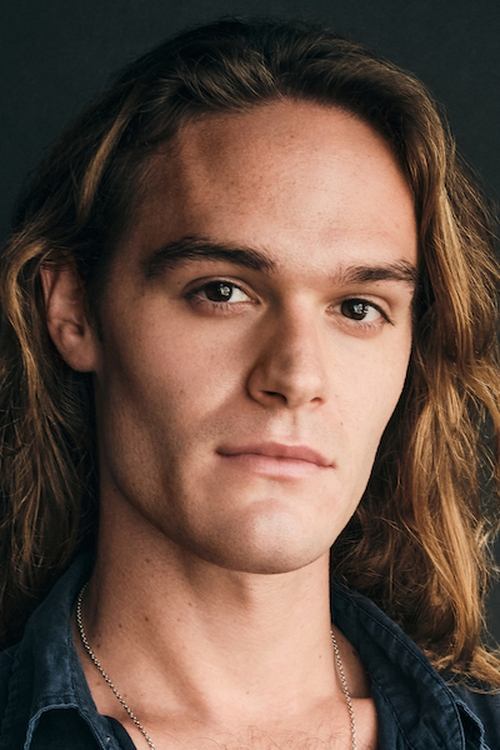 Pierce Wallace as Howie Stumpp