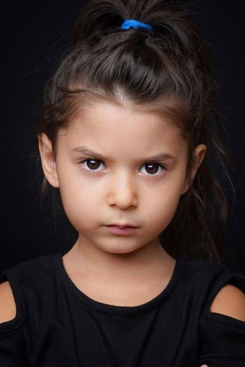 Ahsen Türkyılmaz as Ece Gürsoy