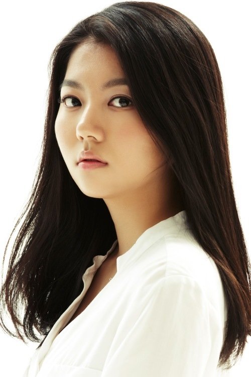 Ko Joo-yeon as Younger daughter fox