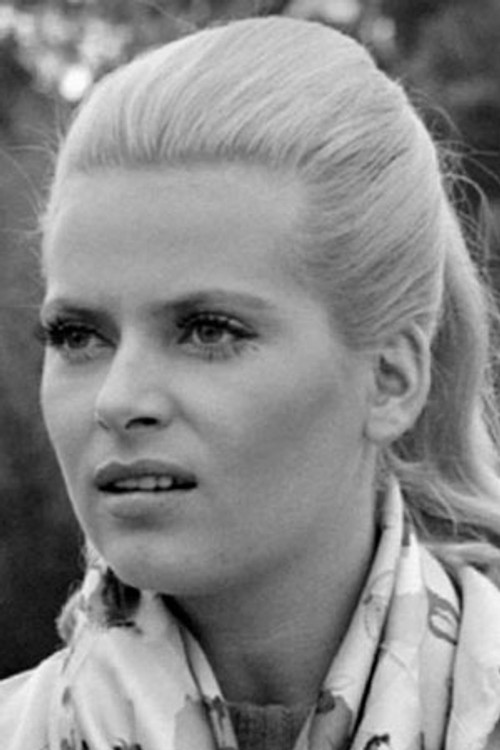 Emely Reuer as Frau Hellwich