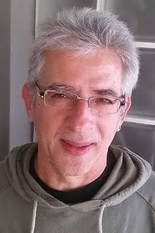 Christos Efthimiou as Παύλος