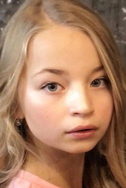 Varvara Sarantseva as Masha