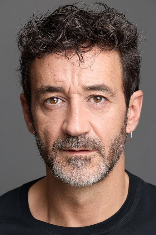 Chema Tena as Oriol