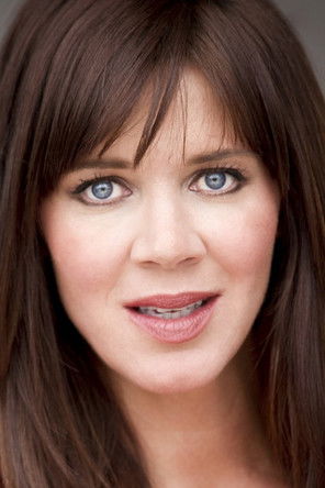 Mia Tate as Amanda Kessler