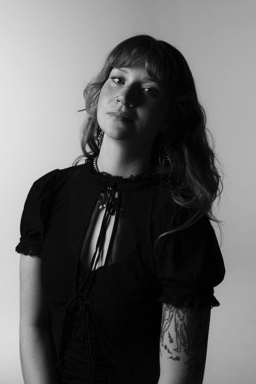 Eily Sprungman as Actress