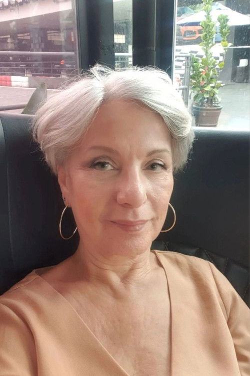 Diana Bruner as Inês