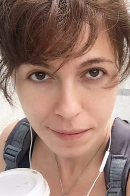 Yasemin Kurttekin as Feyza