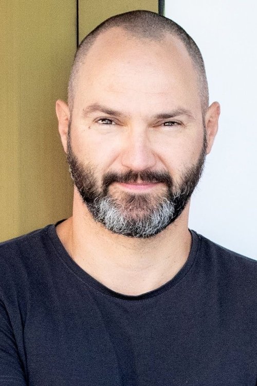 Béla Pavletits as Rendőr