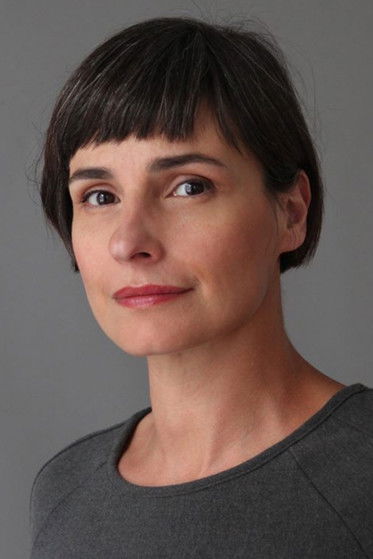 Ana Água as Dr. Graça