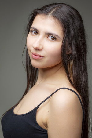 Marta Vallés as Victoria