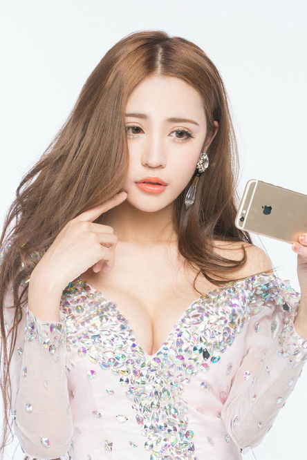 Yu Zhiqing as Belly Dance Coach