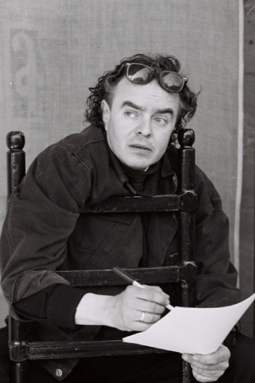 Сашо Петков as Тони