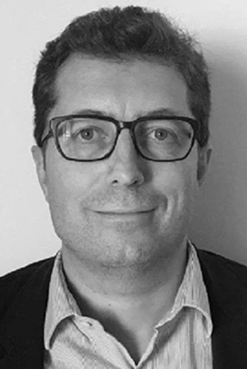 Ignacio Salazar-Simpson as Alumno en mesa de operaciones