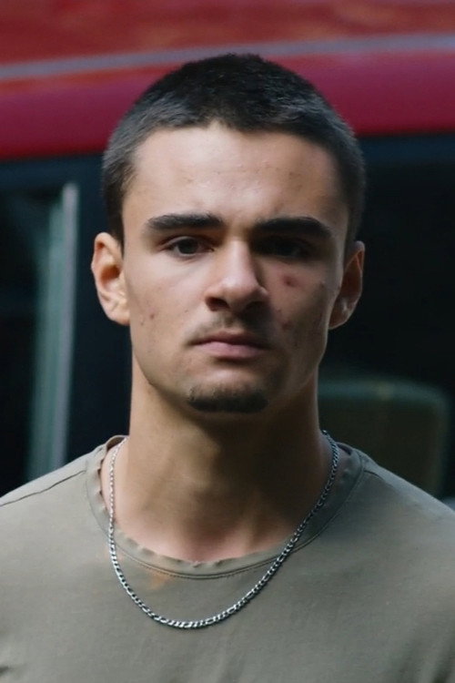 Camile Foley as Édouard