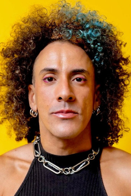 Linga Acácio as Kátia A. Fire