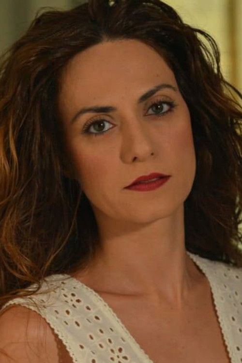 Maria Karasoula as Ελένη