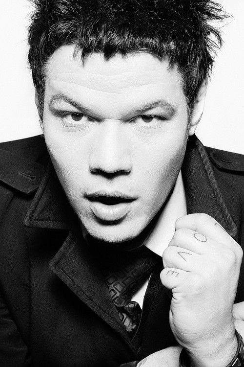 Xavier Caféïne as Léo