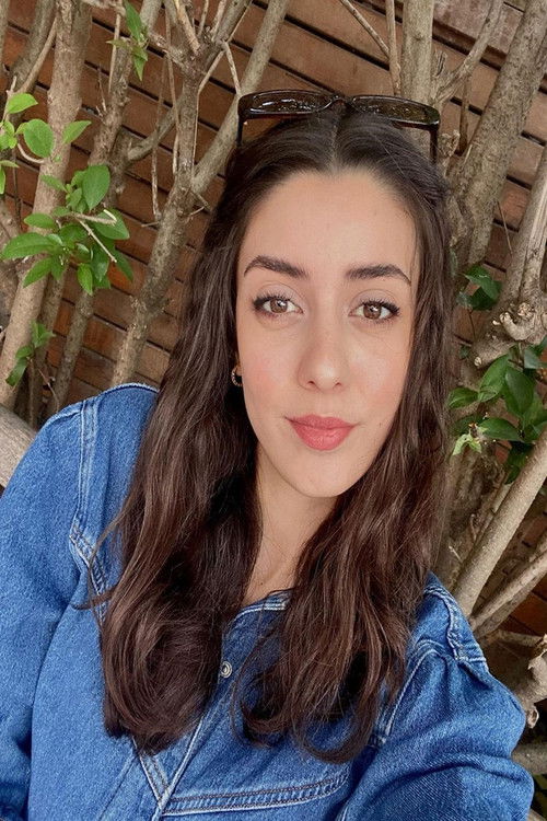 Eda Nur Gülbudak as Berna Özcan