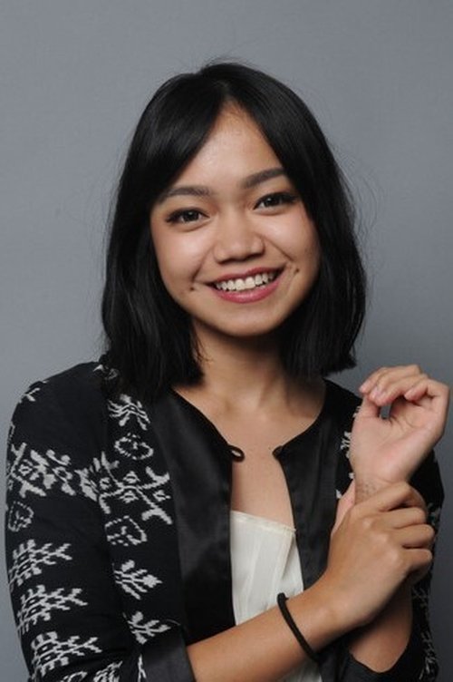 Fathia Izzati as Annisa