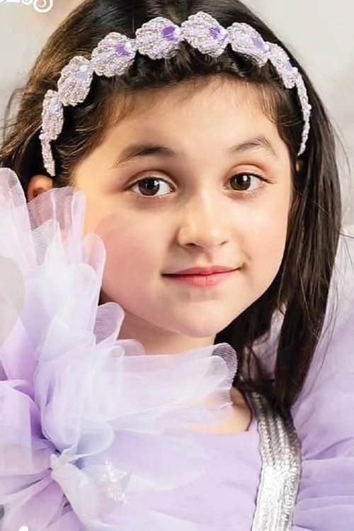 Baby Kiara Khanna as Mahi