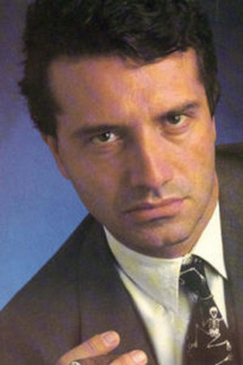 Andrea G. Pinketts as giornalista