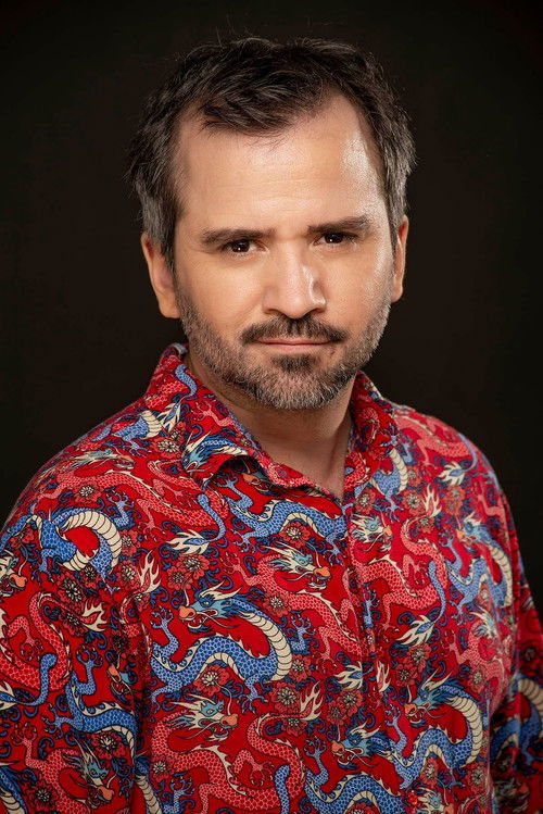 Francisco Suárez as V.O Locutor de radio