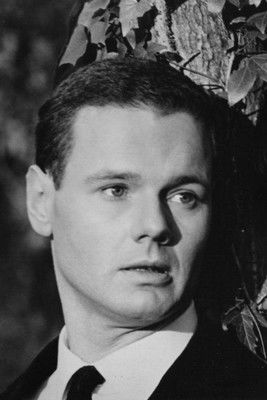 André Jocelyn as Farnoux, the impresario who auditioned Violette