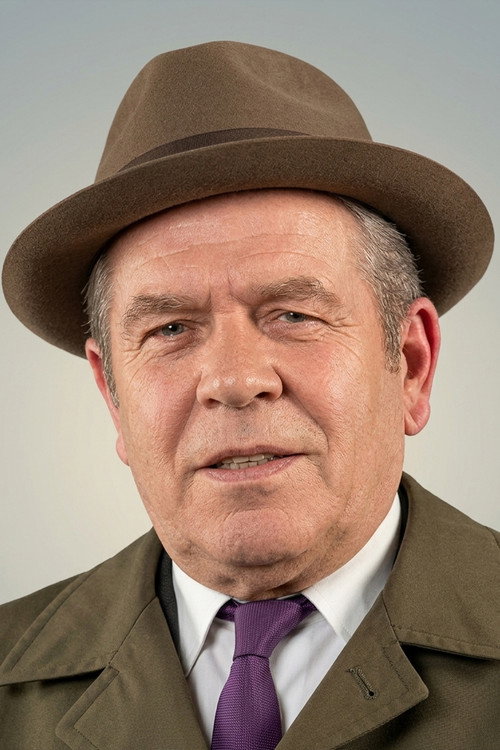 Ali Demir as Düğün Salonu Sahibi