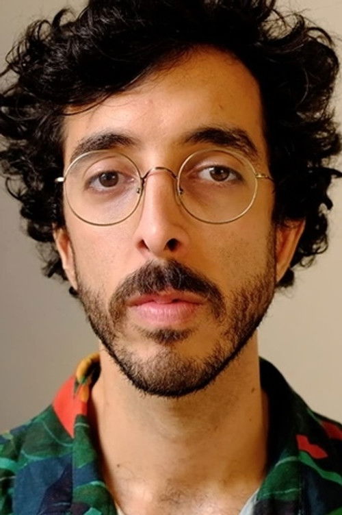 Caio Scot as Atendente Loja de Departamento