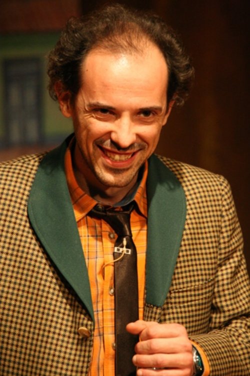 Sérgio Moras as Doktor Teixeira