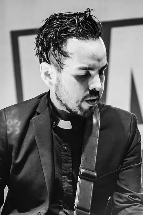 Nicolas Perez as Self - Guitar