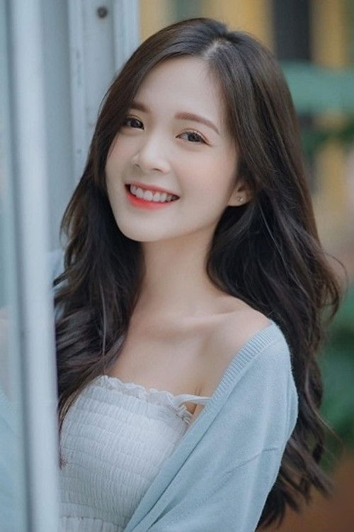 Nguyễn Hoàng Ngọc Huyền as Ngọc Vân