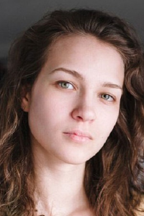 Ekaterina Kukuy as Alisa