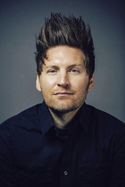 Jesse Pruett as Lead Singer in Band